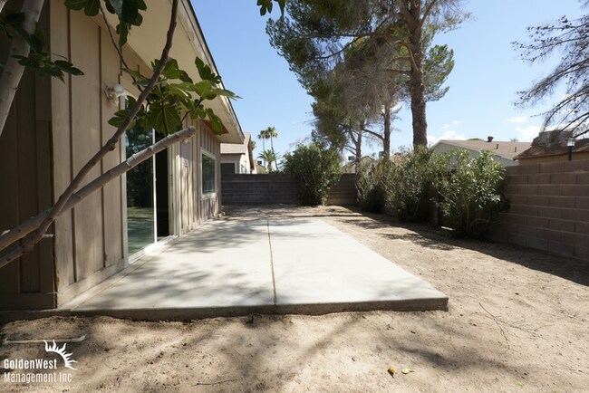 Building Photo - Spacious 4Bdm 2.5Ba Home with Loft in Las Vegas