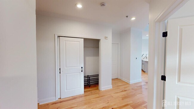 Building Photo - 6406 Fernandez Ct