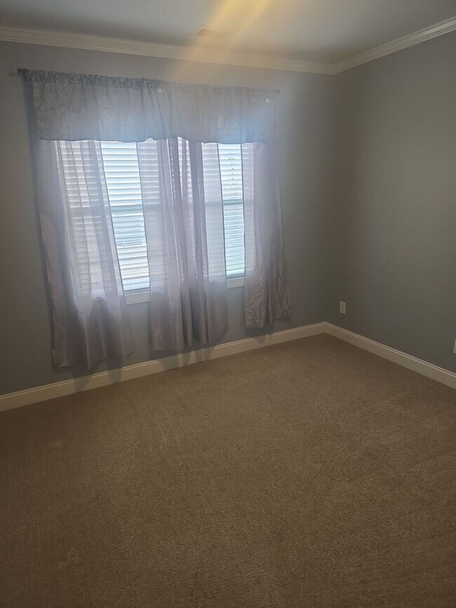 Building Photo - The Manors at White Knoll