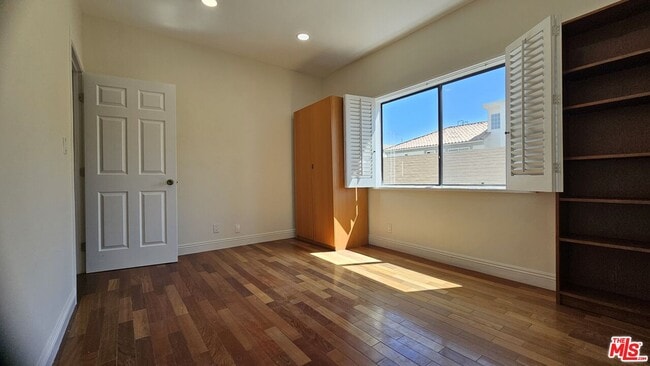 Building Photo - 10620 Eastborne Ave