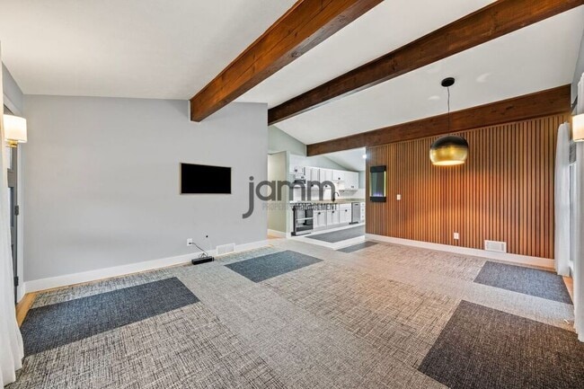 Building Photo - 268 Edgewood Dr