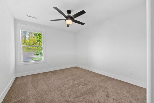 Building Photo - Lee Street B3