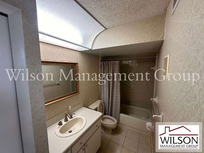 Building Photo - 17 Escondido Cir