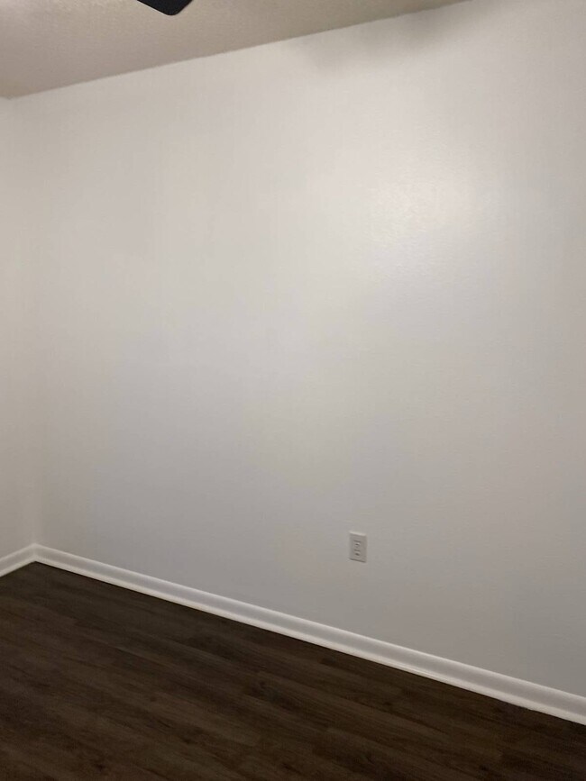 Building Photo - 5344 Elwood Rd