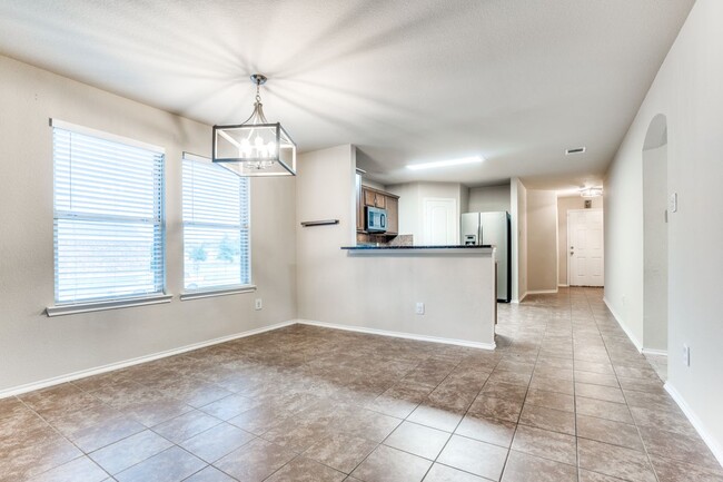 Building Photo - 1127 Roman Dr