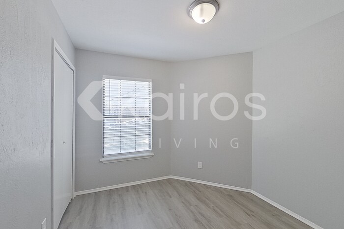 Building Photo - 2805 Forest Creek Dr