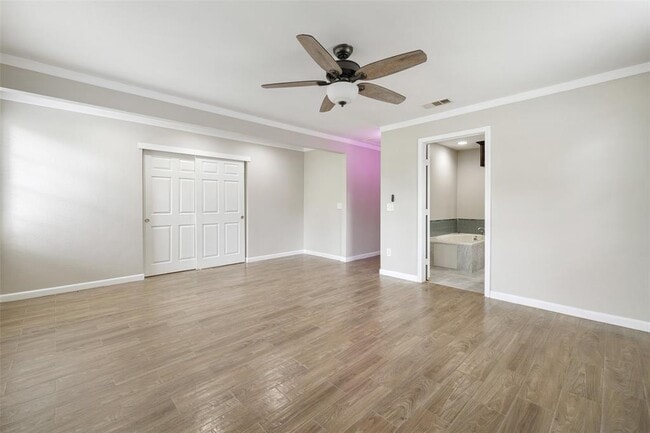 Building Photo - 1803 Victoria Dr