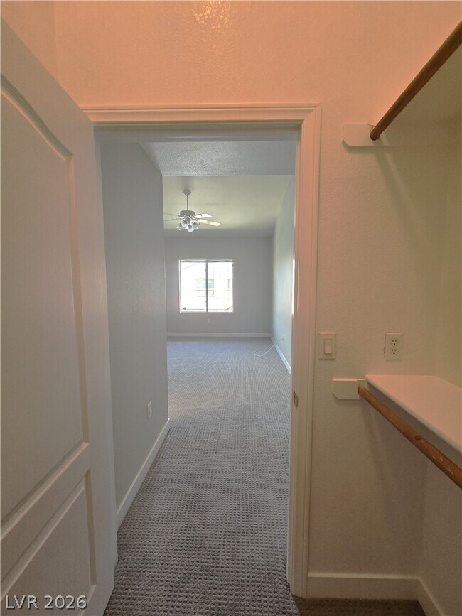 Building Photo - 2305 W Horizon Ridge Pkwy