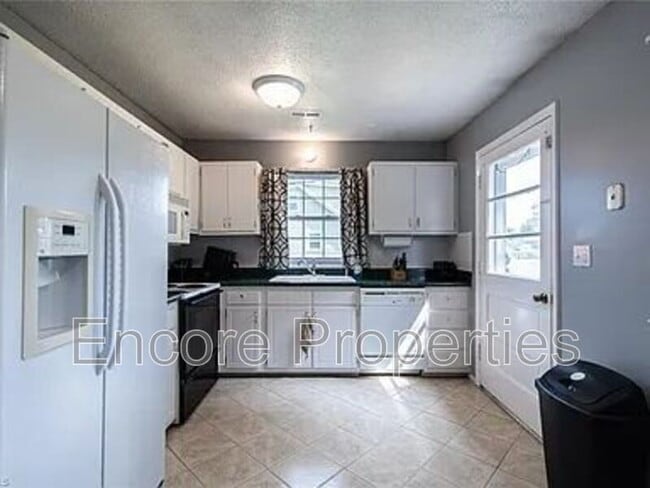 Building Photo - 2141 Stonehaven Rd