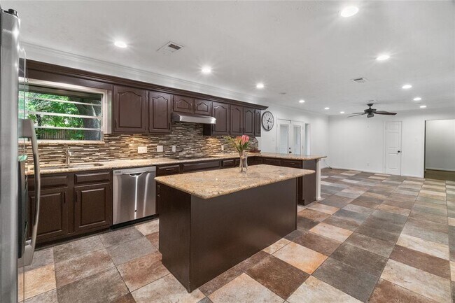 Building Photo - 5018 Willowbend Blvd