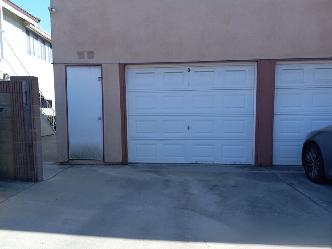 Building Photo - 3771 Farquhar Ave