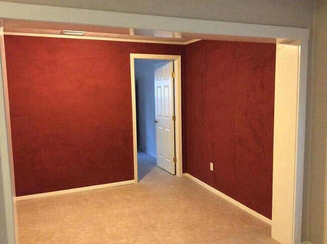 Building Photo - 823 N Arlington Ave