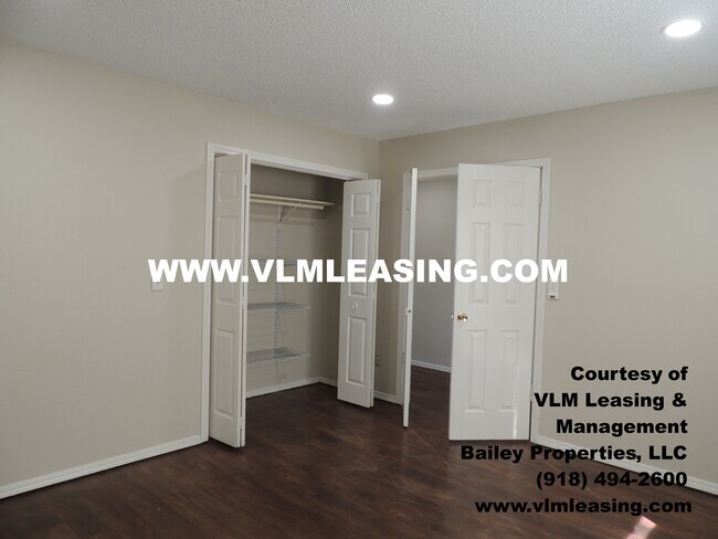 Building Photo - 404 W Vicksburg St