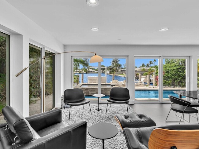 Building Photo - 1640 NE 43rd St