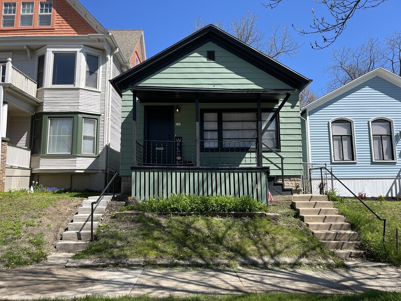 Building Photo - 128 E Lloyd St