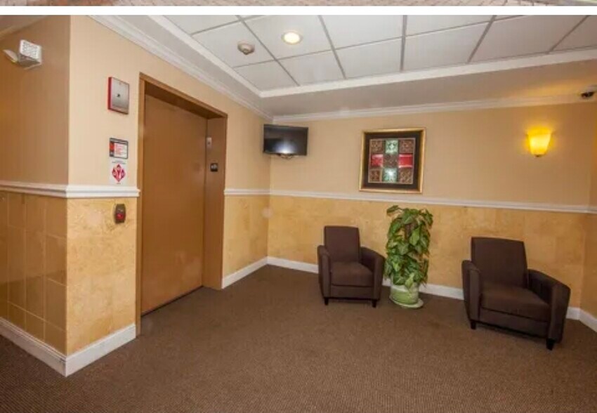 Building Photo - 655 Perrie Dr