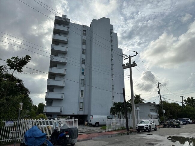 Building Photo - 7118 Bonita Dr