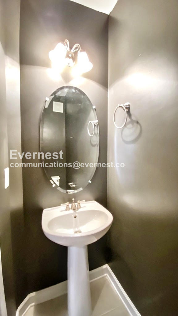 Building Photo - 2 Bed, 2.5 Bath Condo with In-Unit Laundry / Pet-Friendly / Coming Soon!