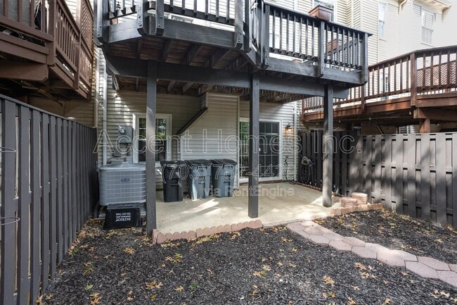 Building Photo - 6107 Summer Park Ln