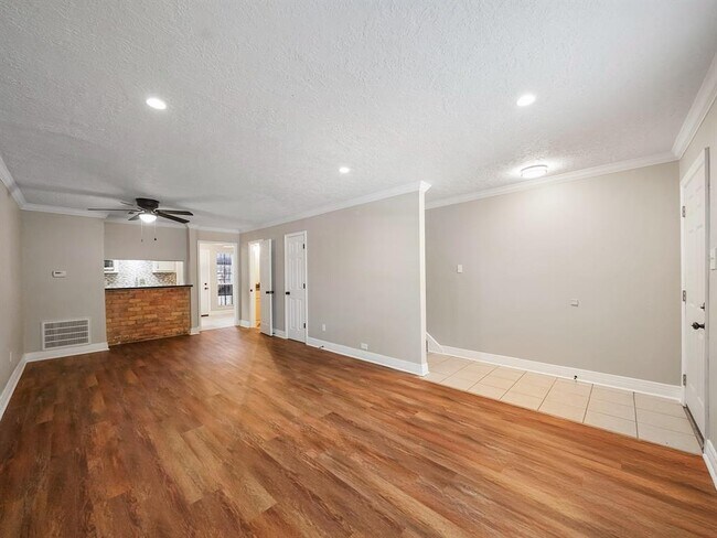 Building Photo - 6402 Del Monte Dr