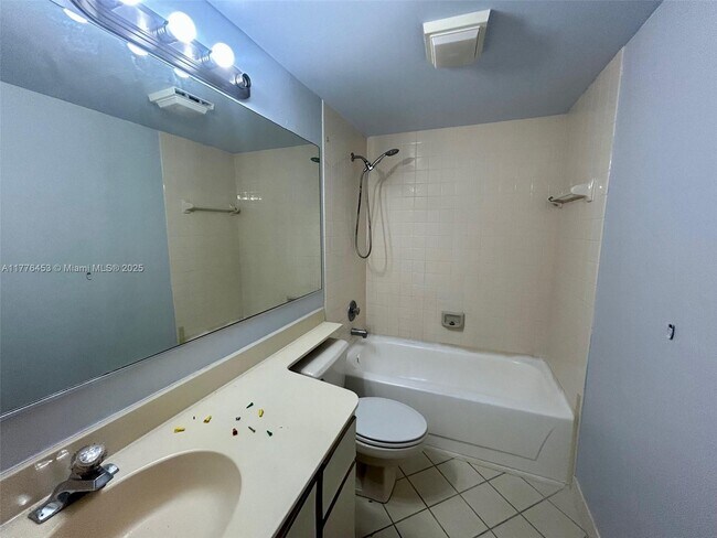 Building Photo - 409 Live Oak Ln