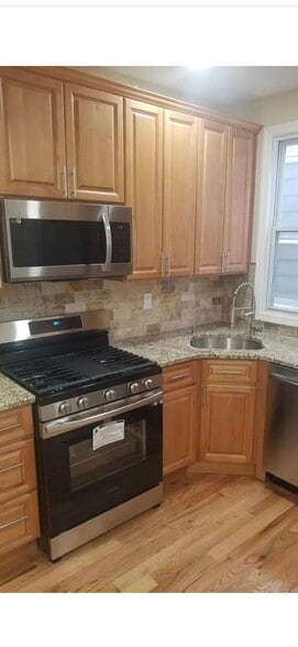 Building Photo - 489 Norwood St