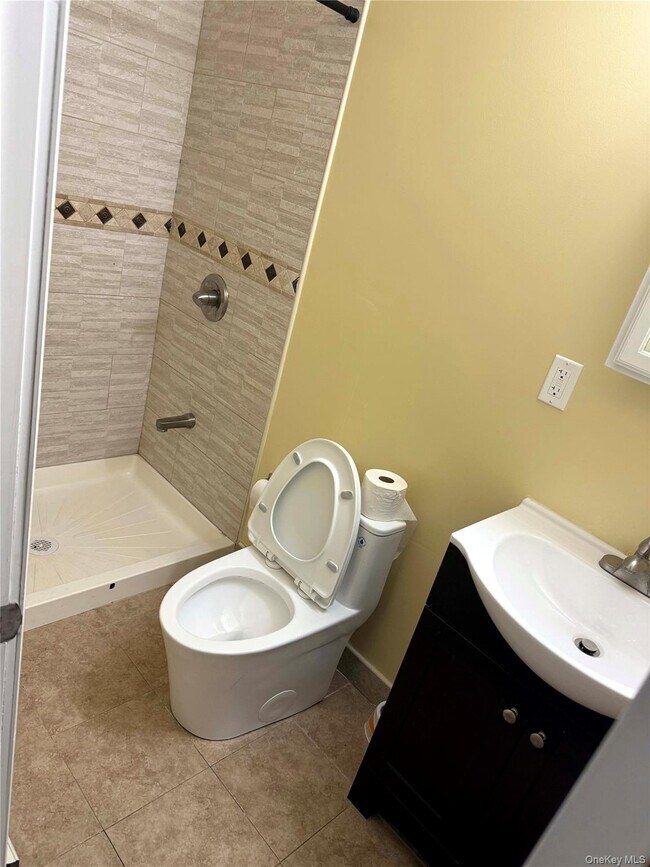 Primary Photo - 30-03 73rd St