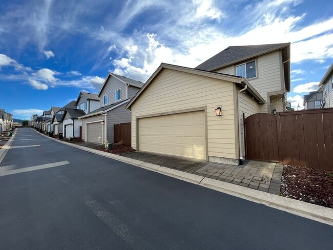 Building Photo - Lovely 3 Bed + 2.5 Bath in Bethany Creek F...