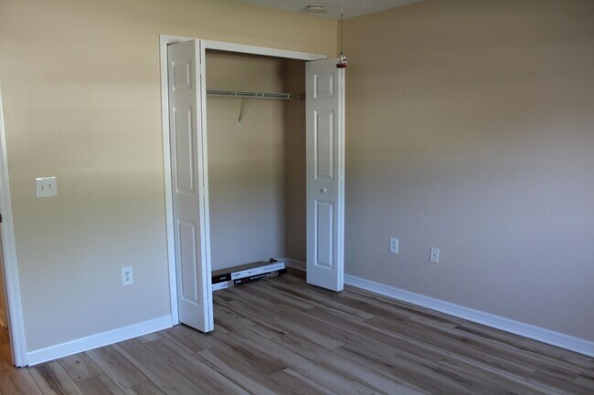 Building Photo - Lovely Rental in Coral Trace