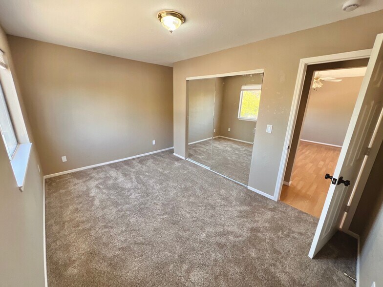 Building Photo - 405 Canvasback Dr