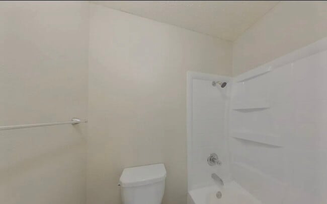 Building Photo - AVAILABLE NOW READY TO MOVE IN