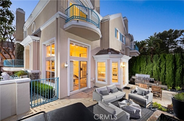 Building Photo - 4 Chandon