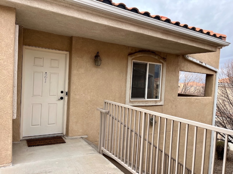 Building Photo - 6800 Vista Del Norte Dr NE