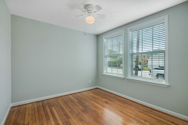 Building Photo - 4618 Avenue S 1/2