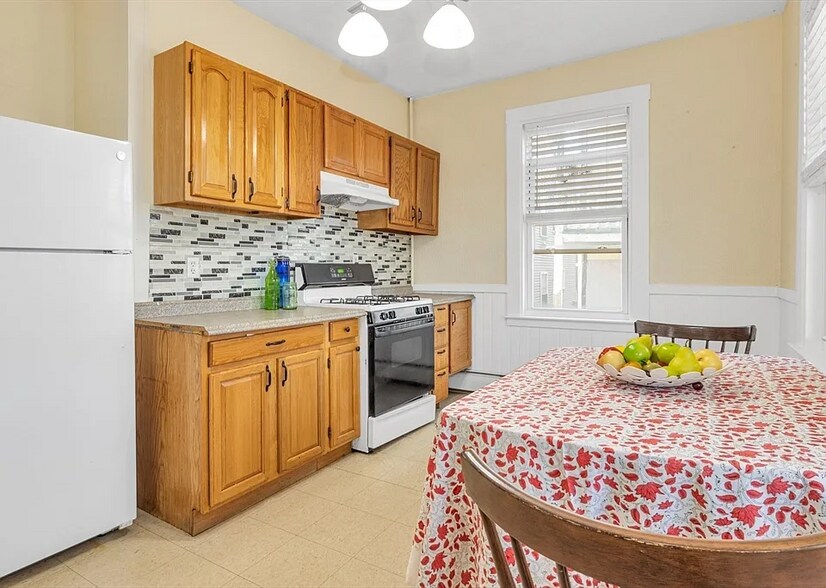 Building Photo - 6 Priesing St