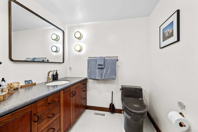 Building Photo - 1816 Bear Spgs Wy