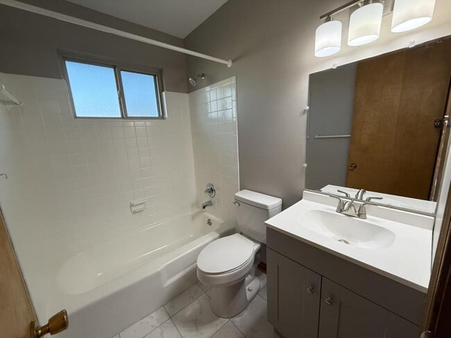 Building Photo - 2013 S 28th St