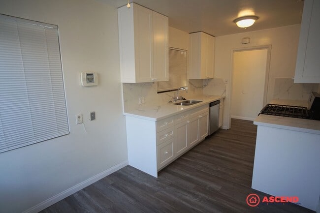 Building Photo - Charming Home in Central Bakersfield!