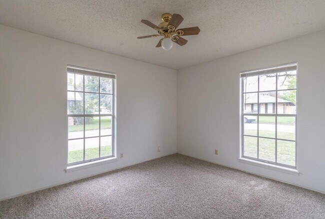 Building Photo - 8110 Exmoor Dr