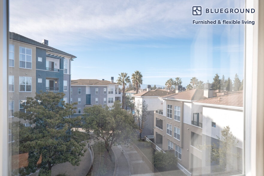 Building Photo - 1265 Lakeside Dr