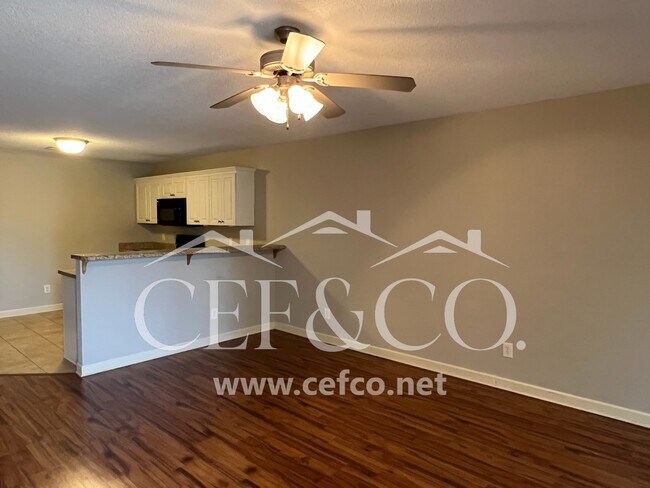 Building Photo - 529 Victoria Manor Dr