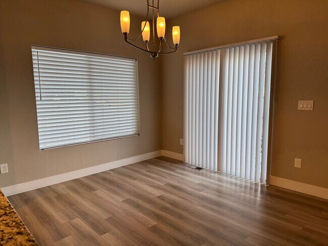 Building Photo - Like new 3 bed, 2.5 bath, 2 car in Lorson Ranch!