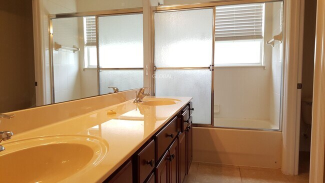 Building Photo - Elegant 4-Bedroom Home in Gated Eagle Creek with Resort-Style Amenities - Pet Policy: No Pets All...