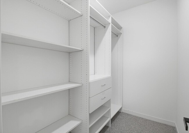 Building Photo - 5824 N Lincoln Ave