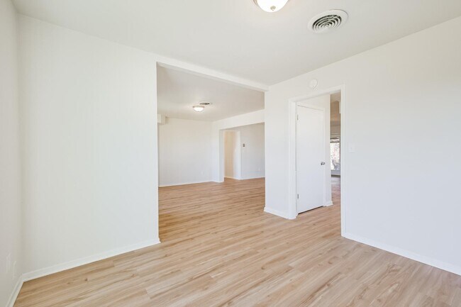 Building Photo - 802 Wright St