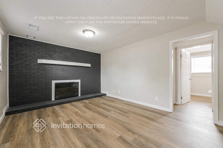 Building Photo - 17430 E Gunnison Pl