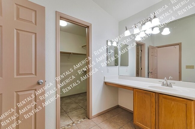 Building Photo - 2528 S Krissy Ave