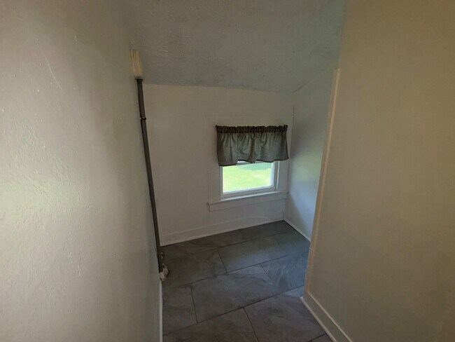 Building Photo - 218 Spencer St