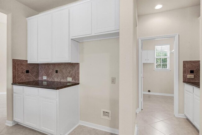 Building Photo - 9635 Empress Crossing Dr