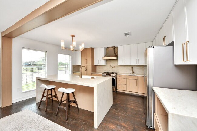 Building Photo - Luxury Living Meets Modern Elegance in the Heart of Houston